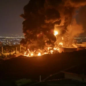 La guerra entre Irán e Israel ha llegado a su cuarta noche consecutiva de bombardeos cruzados.